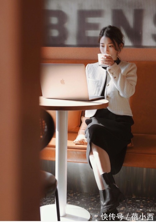 黑白配|新年如何让人眼前一亮?过膝半身裙必须安排上,优雅得体还时髦