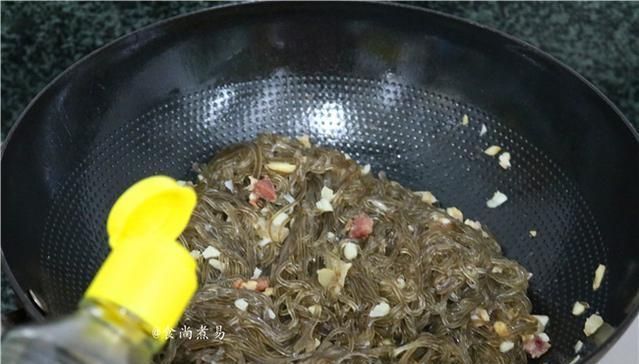 这道菜可以代替主食,香滑筋道灵活搭配,家人隔三差五就喊馋