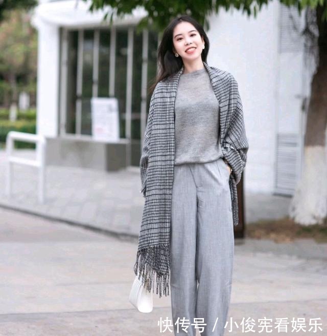 天冷了,分享3个优雅时髦的“围巾”搭配,温暖舒适显气质