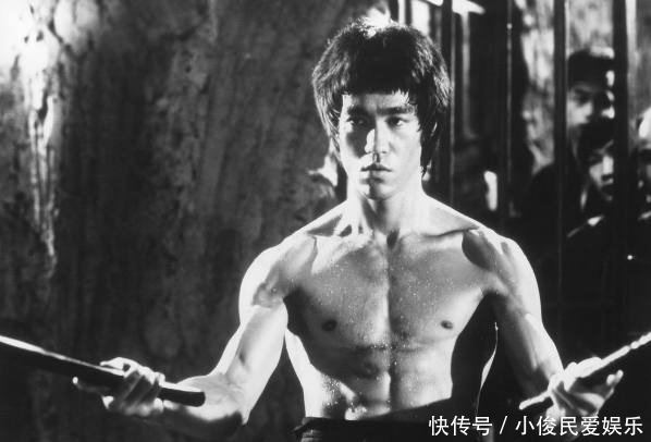 武术|李小龙,一代格斗宗师,一名著名演员,他不是神,但至今无法超越