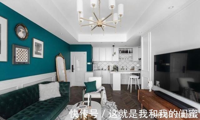 柜子|现代简约风的新房,轻奢大气,入户就被客厅背景墙迷住,漂亮极了