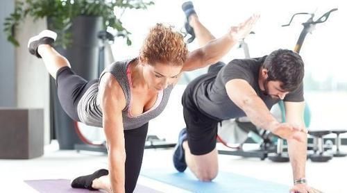 男人|常做俯卧撑好处多,那么一天练习多少个比较好呢