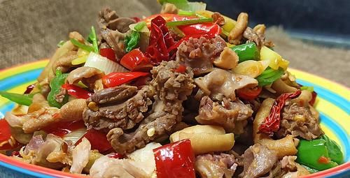 鸡杂试试这样炒来吃，口感脆嫩一点不老，味道香辣好吃，特下饭