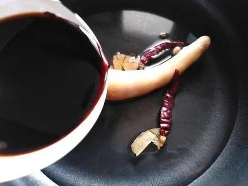 猪尾巴汤|猪的这个部位,比排骨营养多5倍,价格是排骨的一半,不买亏大了