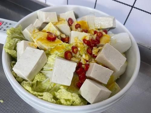 金针菇|天热没胃口，试试这道菜，不炒不炸无油烟，酸辣过瘾，8分钟搞定