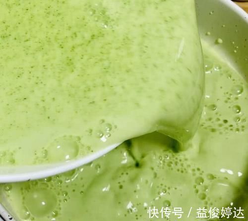 黄瓜的新做法，只需要用筷子搅一搅，拌一拌，比凉皮还好吃