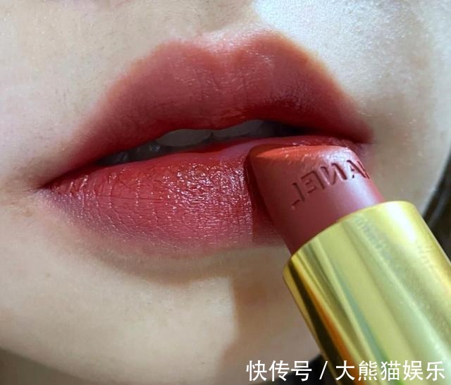 嘴巴 香奈儿口红并不受欢迎,网红热门色一半都踩雷,看你中招了吗!