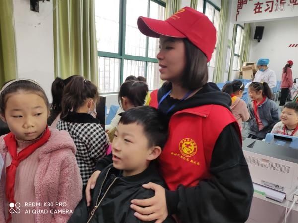 淮海路小学|淮海路小学志愿者为校园疫苗接种保驾护航