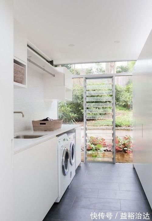 打卡|家里面积足够,腾出一间洗衣房,兼具洗晾晒和杂物收纳,一地多用~#每日打卡#