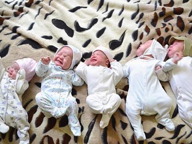 顺耳|爸爸姓“杨”,喜得五胞胎,灵机一动起佳名,上户口民警笑开花