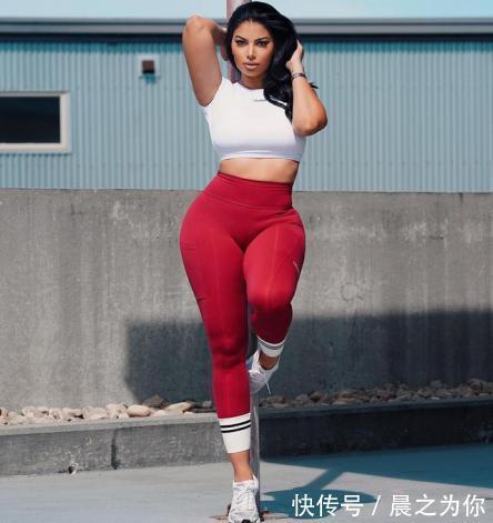 手臂|35岁健身模特,生了孩子后,也不忘健身,沙漏身材,惹人爱