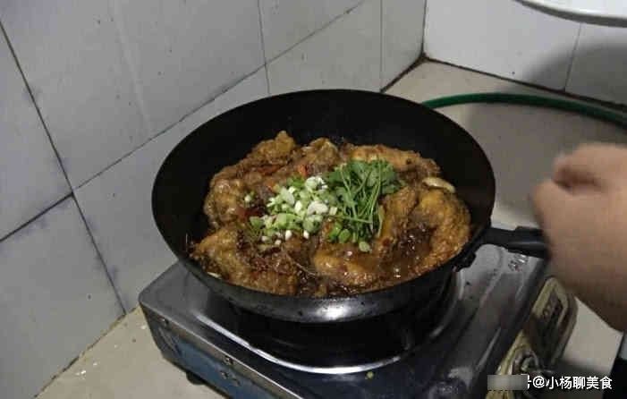 鱼肉最好吃的做法,比饭店卖的还香,3斤大草鱼不够吃