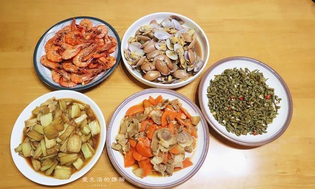  花钱|晒晒出差回来给家人做的晚餐，营养家常，花钱不多，家人吃得开心
