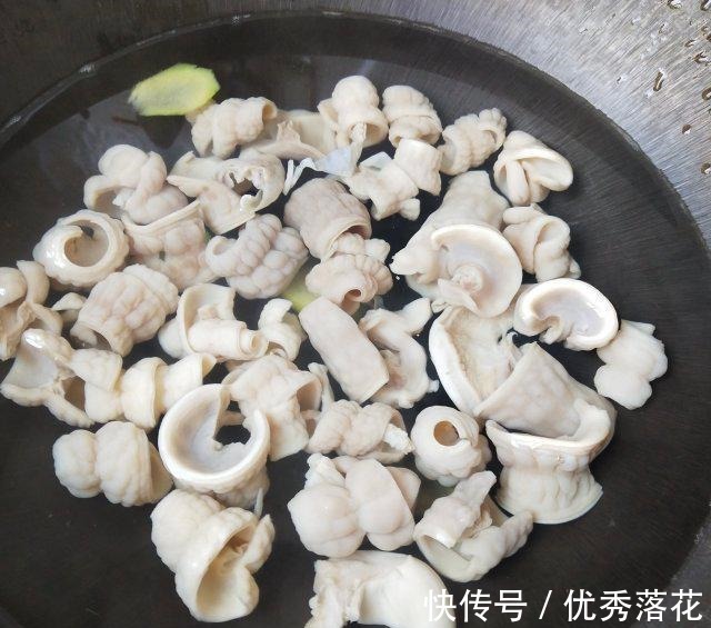 下饭|尖椒炒鱼肚,鱼肚爽脆,带点微辣,很下饭!