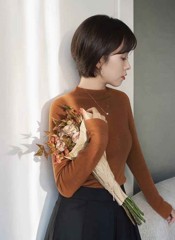 包臀裙|想保暖就不能错过“高领衫”，保暖时髦又显气质，照着穿准没错