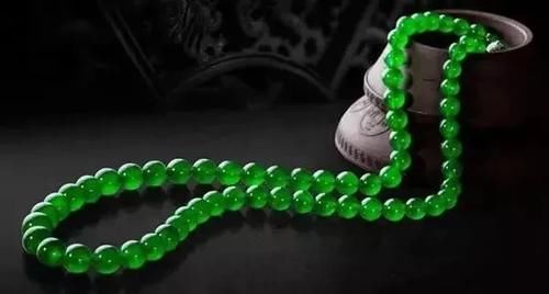 适合自己的才是最好的！不同年龄段人群应该如何挑选翡翠？