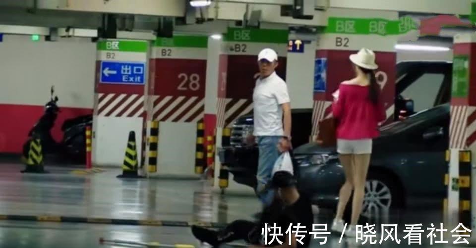 妻子|再無(wú)見義勇為的人演員侯勇和妻子看到路人摔倒，竟是這個(gè)反應(yīng)…