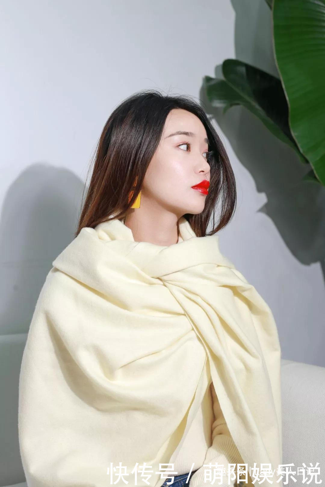 穿大衣怎样系围巾这样搭配比别人高级10条街,太有贵妇范了