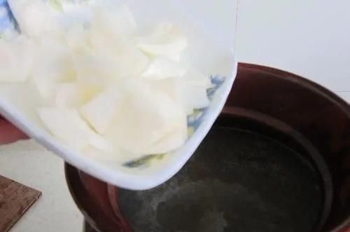 无论炖什么肉，只要加这“两种”调料，肉质鲜嫩入味，越炖越香