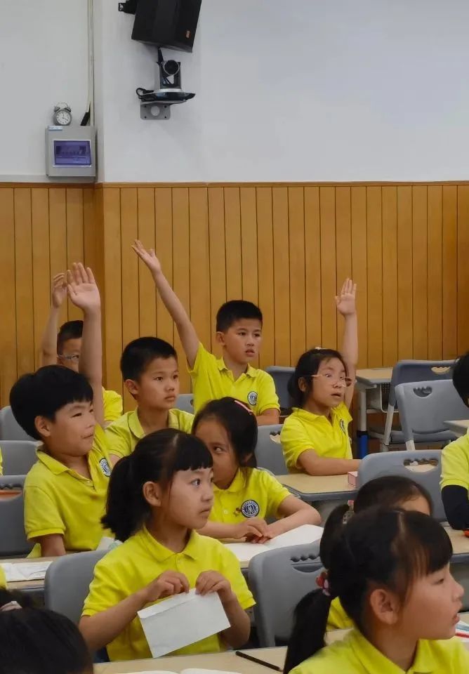 新闻|安吉路实验学校小记者的新闻第一课丨“你要有一双能发现新闻的眼睛”