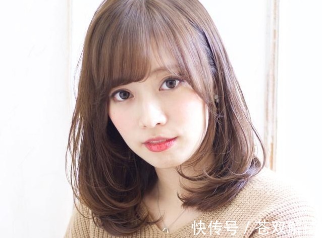 发型 40岁女人要避开四种发型,不仅显老还很土气,中长发比较适合
