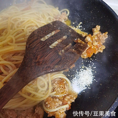 番茄牛肉|十分钟快手菜番茄牛肉意面，比外卖强