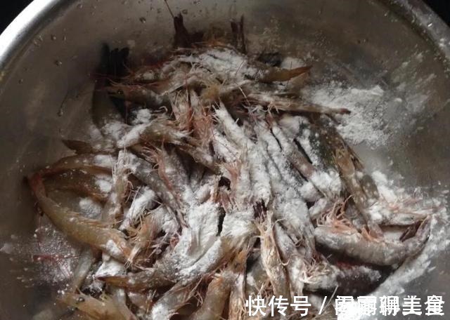 脆度|红烧大虾时,记住“1撒2炸”,保证虾肉的脆度和鲜度,好吃不腻!