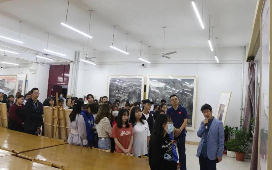 图书馆！山东政法学院图书馆成功举办“山静云秀——房君中国画作品展”