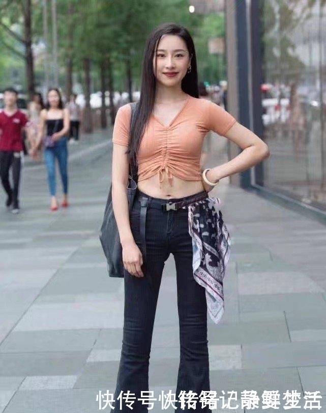 灰色棉布睡衣,系带大方得体,让爱人看得直眼