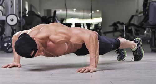 男人|常做俯卧撑好处多,那么一天练习多少个比较好呢