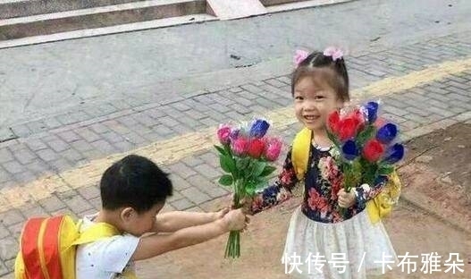 |搞笑图片幽默段子笑话:小小年纪就知道讨女孩子开心,可以的哦