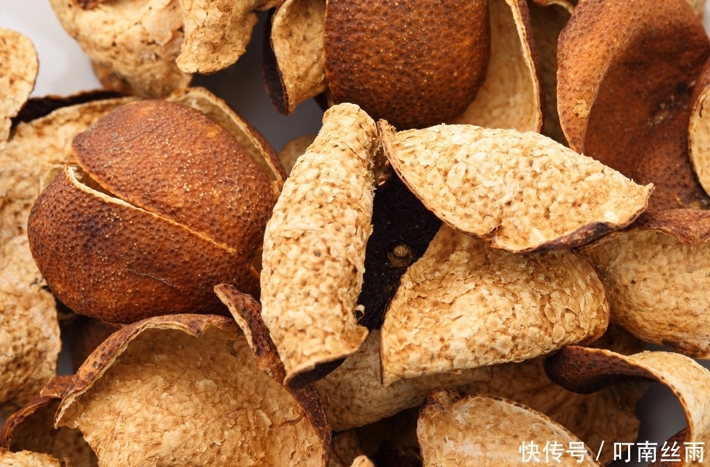 痛风|身体出现这1症状,痛风来了,它们泡水每天喝1杯,治痛风降尿酸