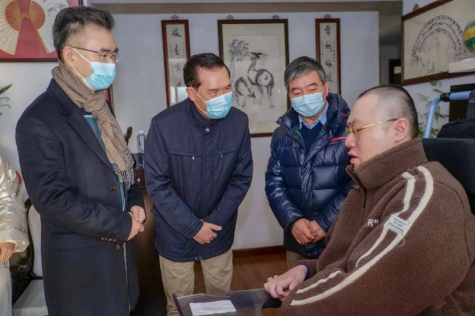 沈琼|男排汤淼获“慰问金”!瘫痪15年发福脸色苍白,妻子母亲都已改嫁