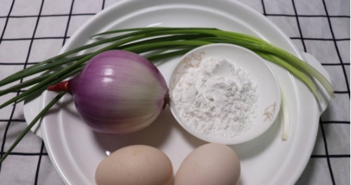 炖汤|冬天要多吃洋葱,加2个鸡蛋,不炒不腌不炖汤,出锅孩子抢吃光