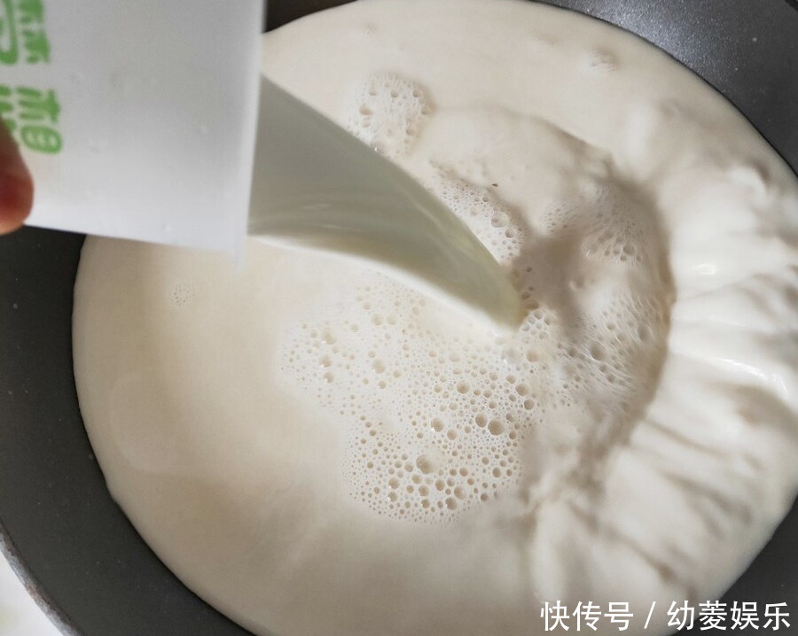 秋天的第一杯奶茶，教你在家做，10分钟就搞定，5块钱喝过瘾