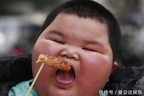 上门|3岁娃电梯里放屁,男子坦言带孩子去检查下,事后爸爸上门道谢