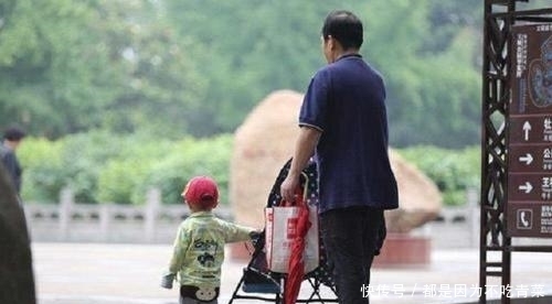 外婆|为啥外婆带娃有辛苦费，奶奶带娃理所当然？宝爸听到回复无言以对