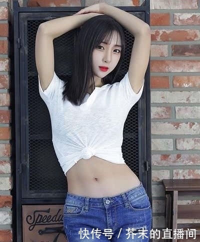 女神|牛仔裤修腿提臀,让普通的日常装也变得有趣迷人起来,女神范十足