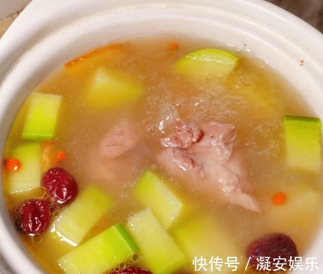 骨头粉丝汤，清淡可口，鲜美滋味