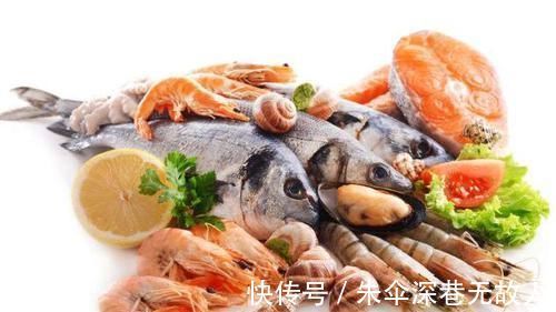 痛风患者|尿酸高5类食物要忌口，会让尿酸越来越高，痛风“缠上”你！