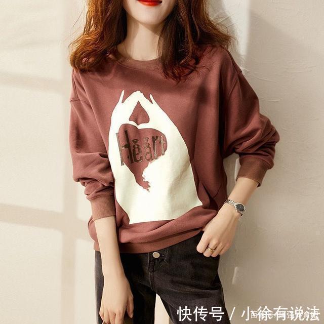 若你身材微胖，又不懂打扮，穿这小心机“爱心卫衣”，遮肉显洋气