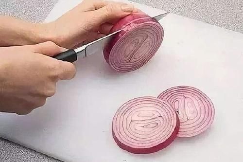 蔬菜皇后洋葱，对人体有哪些好处呢？生活中怎么吃才对呢？