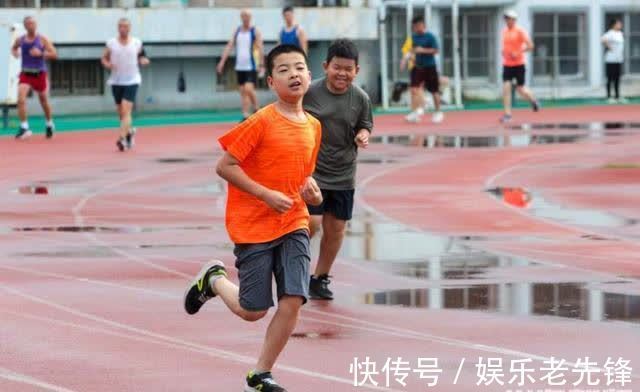 半岛|半岛聚焦丨夏日热练！弘诚体育场日均迎客七千，有人专门开车来运动