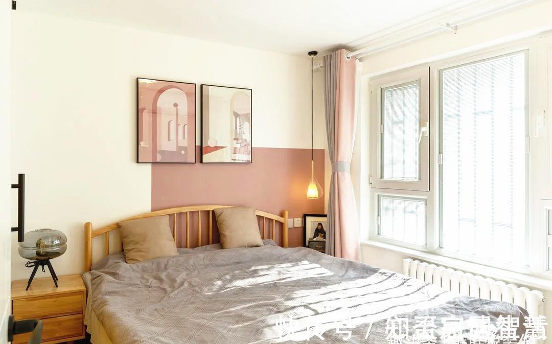 收纳|80㎡奇葩两房半户型,餐厨融合打造吧台当餐桌,主卧挤出衣帽间