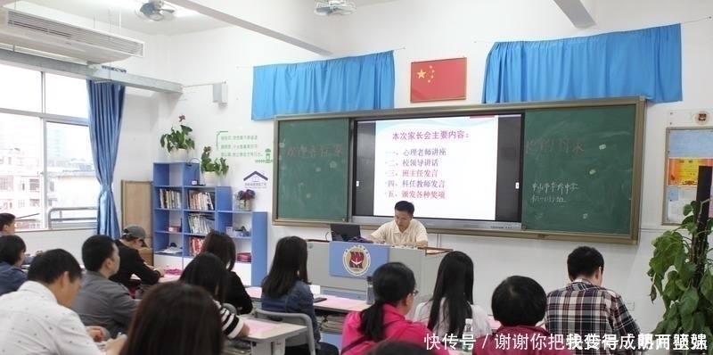低胸装|妈妈穿这样的衣服去参加家长会,老师怒了,还没开始就给撵了出去