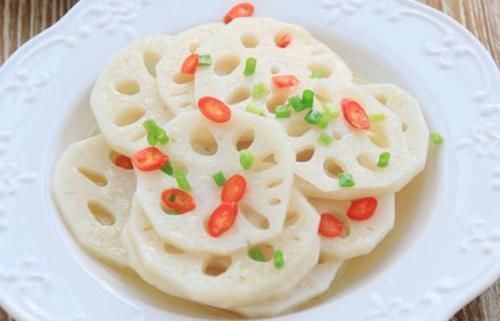 凉拌藕片怎么做才不发黑?牢记3窍门,藕片白净如雪,脆爽可口