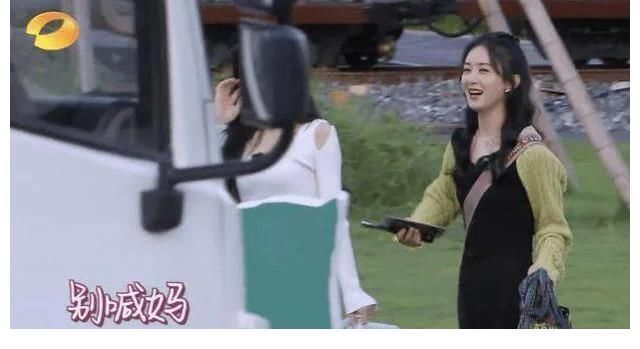 |赵丽颖在中餐厅做客时,与黄晓明吵架的场面搞笑