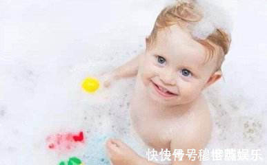 沐浴露|4种给宝宝洗澡的错误方式,第一个很常见,最后一个易忽视