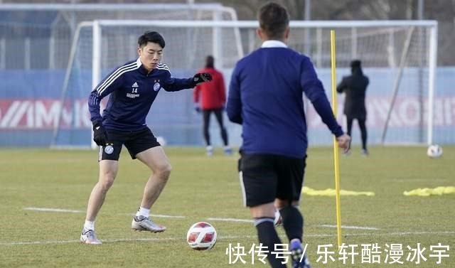 国足铁卫|国足铁卫破纪录!两场热身赛连续首发,留洋已经坐稳了主力位置