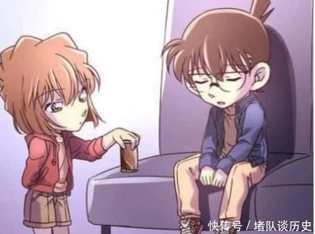名侦探柯南:捡到一只睡着的柯南,她这个举动看得出真爱!
